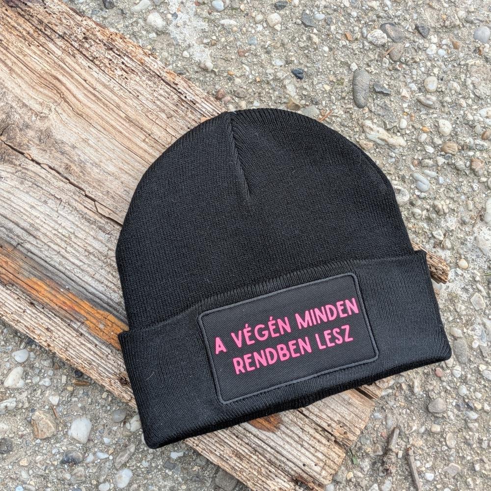 Sapka, fekete, rendben